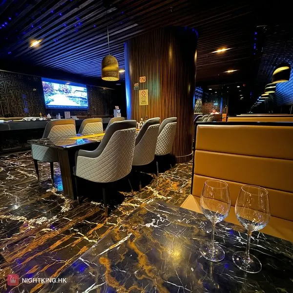 極品桑拿 雲石地餐飲區・黑金大理石地配絨布卡座