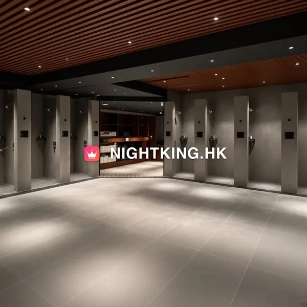 八湯御桑拿 更衣室・灰色石紋儲物櫃配木紋天花